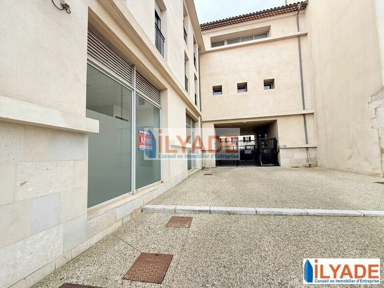 Retail in La Ciotat to rent - Building Photo - Image 2 of 12