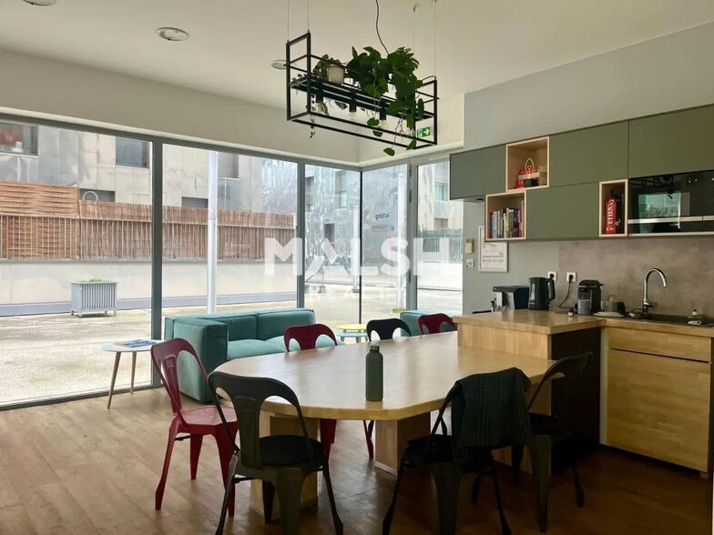 Office in Lyon to rent - Interior Photo - Image 2 of 7