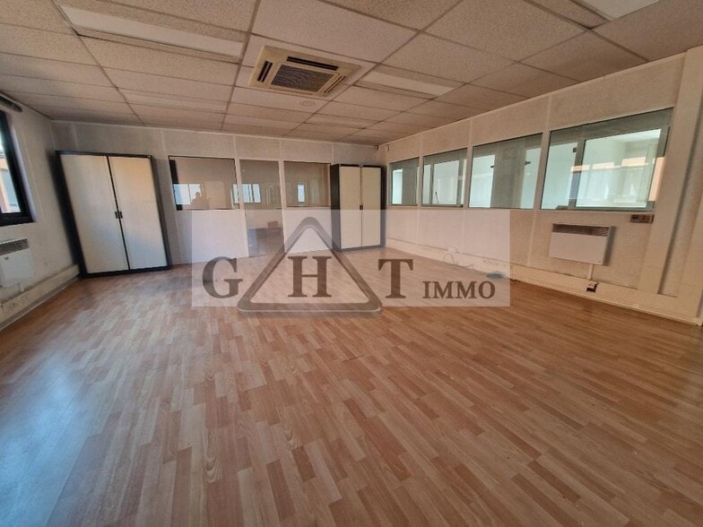 Office in Bobigny to rent - Interior Photo - Image 1 of 5
