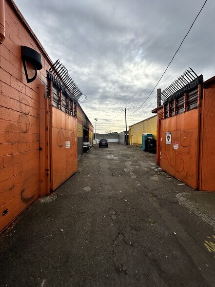 12300 SE Division St, Portland, OR for sale - Building Photo - Image 3 of 8