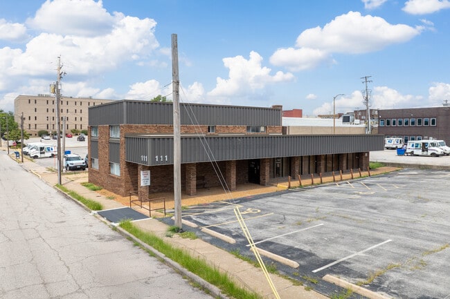 More details for 111 W Lincoln St, Belleville, IL - Office for Auction