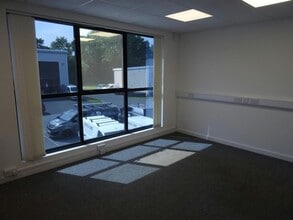 Bell Close, Plymouth to rent Interior Photo- Image 1 of 5