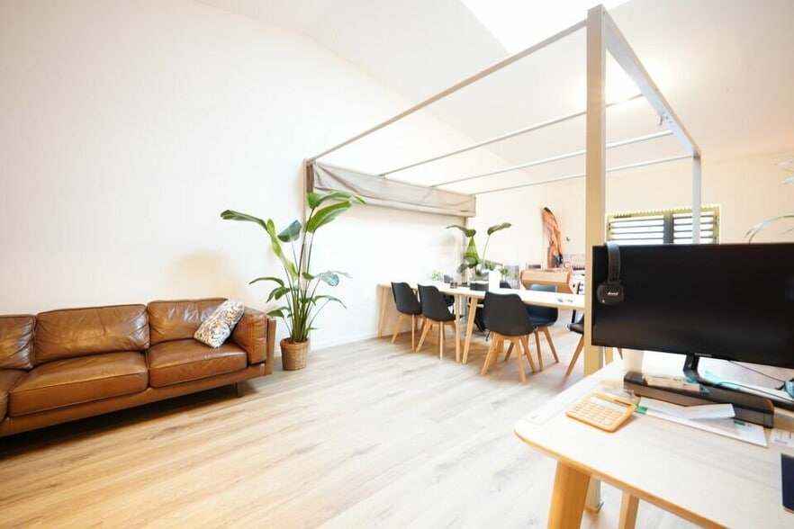 Office in Givors to rent - Interior Photo - Image 3 of 4
