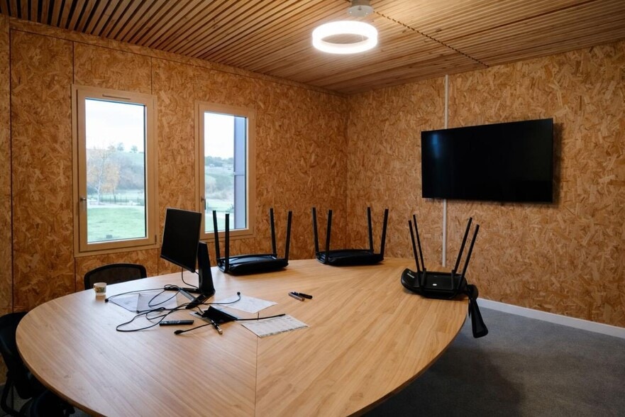 Light Industrial in Saint-Orens-de-Gameville for sale - Interior Photo - Image 2 of 4