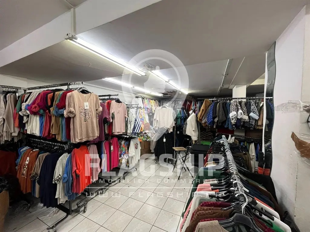 Retail in Paris for sale Interior Photo- Image 1 of 5