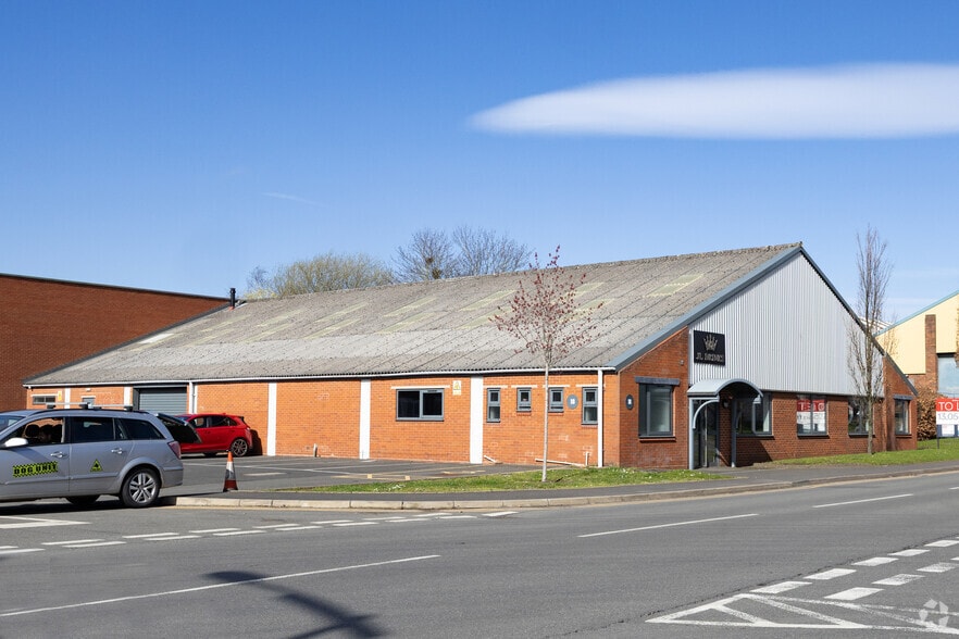 Firs Ave, Kingswinford for sale - Primary Photo - Image 1 of 1