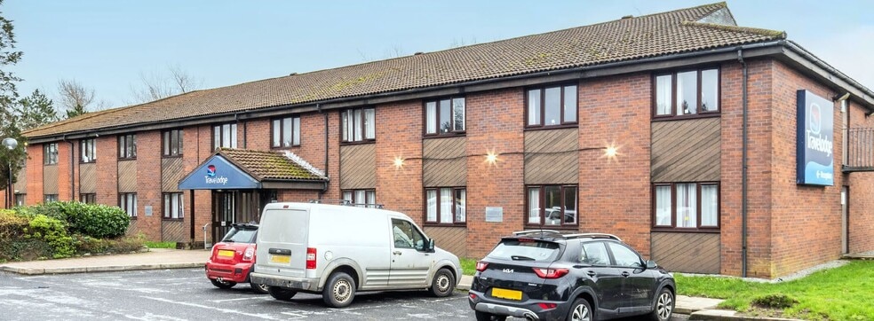 Cross Hands, Llanelli for sale - Primary Photo - Image 1 of 2