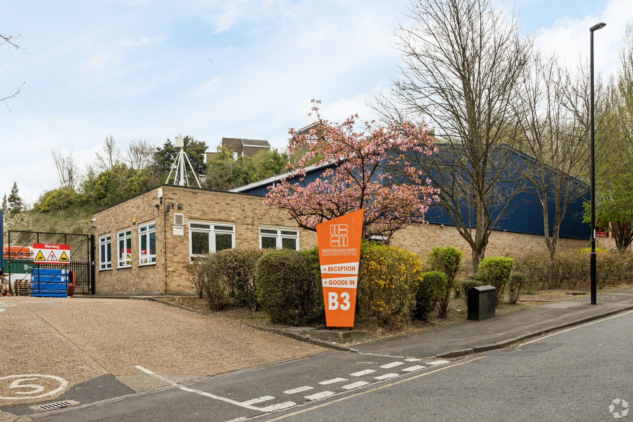 Redlands, Coulsdon for sale Primary Photo- Image 1 of 1