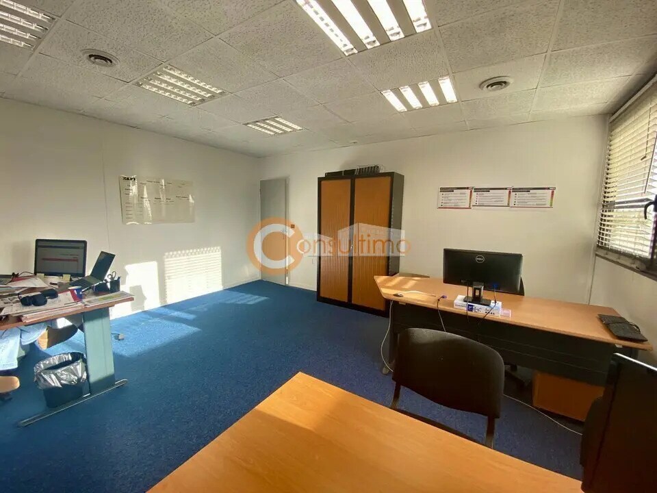 Office in Mérignac to rent Interior Photo- Image 1 of 6