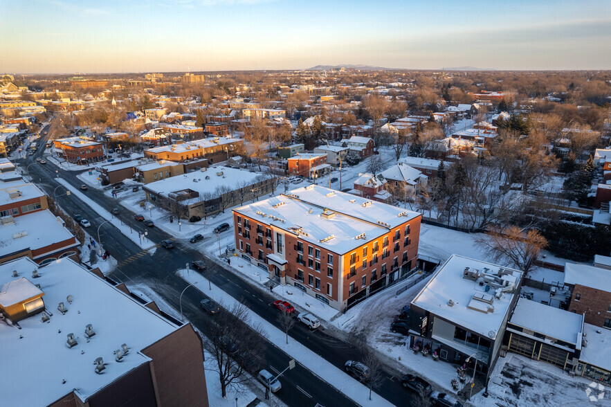 450-460 Rue Saint-Charles O, Longueuil, QC for rent - Aerial - Image 3 of 6