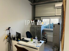 Light Industrial in La Penne-sur-Huveaune to rent Interior Photo- Image 2 of 5