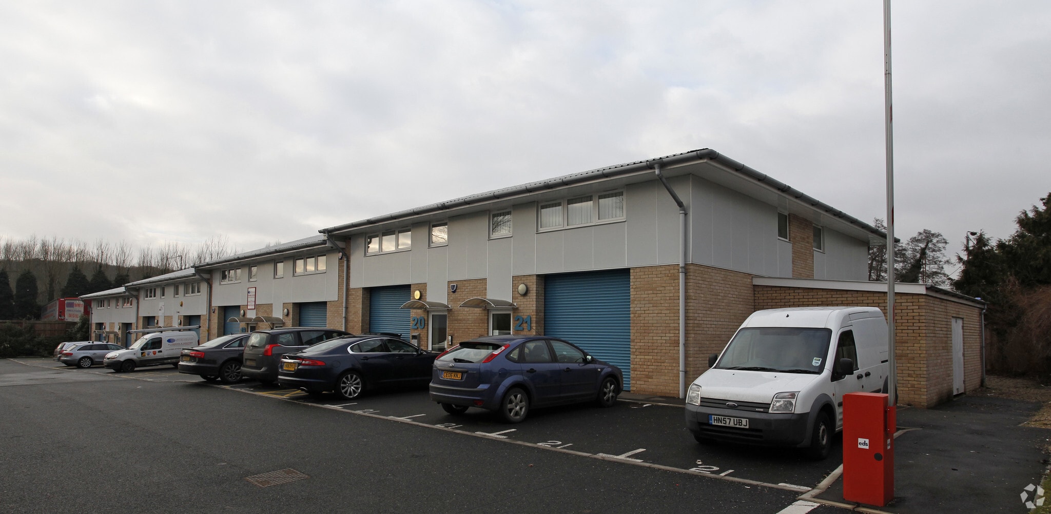 Primrose Hl, Kings Langley to rent Building Photo- Image 1 of 6