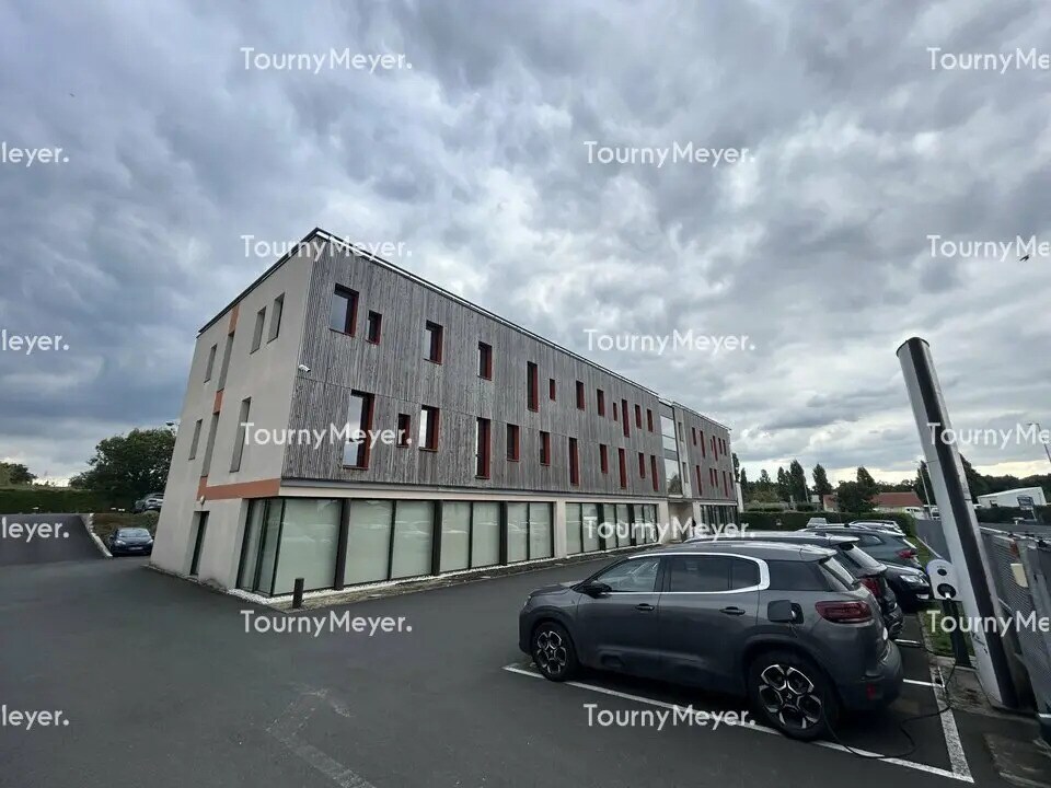 Location Bureaux 74 m² - Photo 1