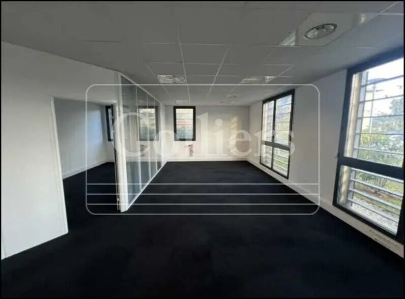 Office in Aix-en-Provence to rent - Interior Photo - Image 2 of 6