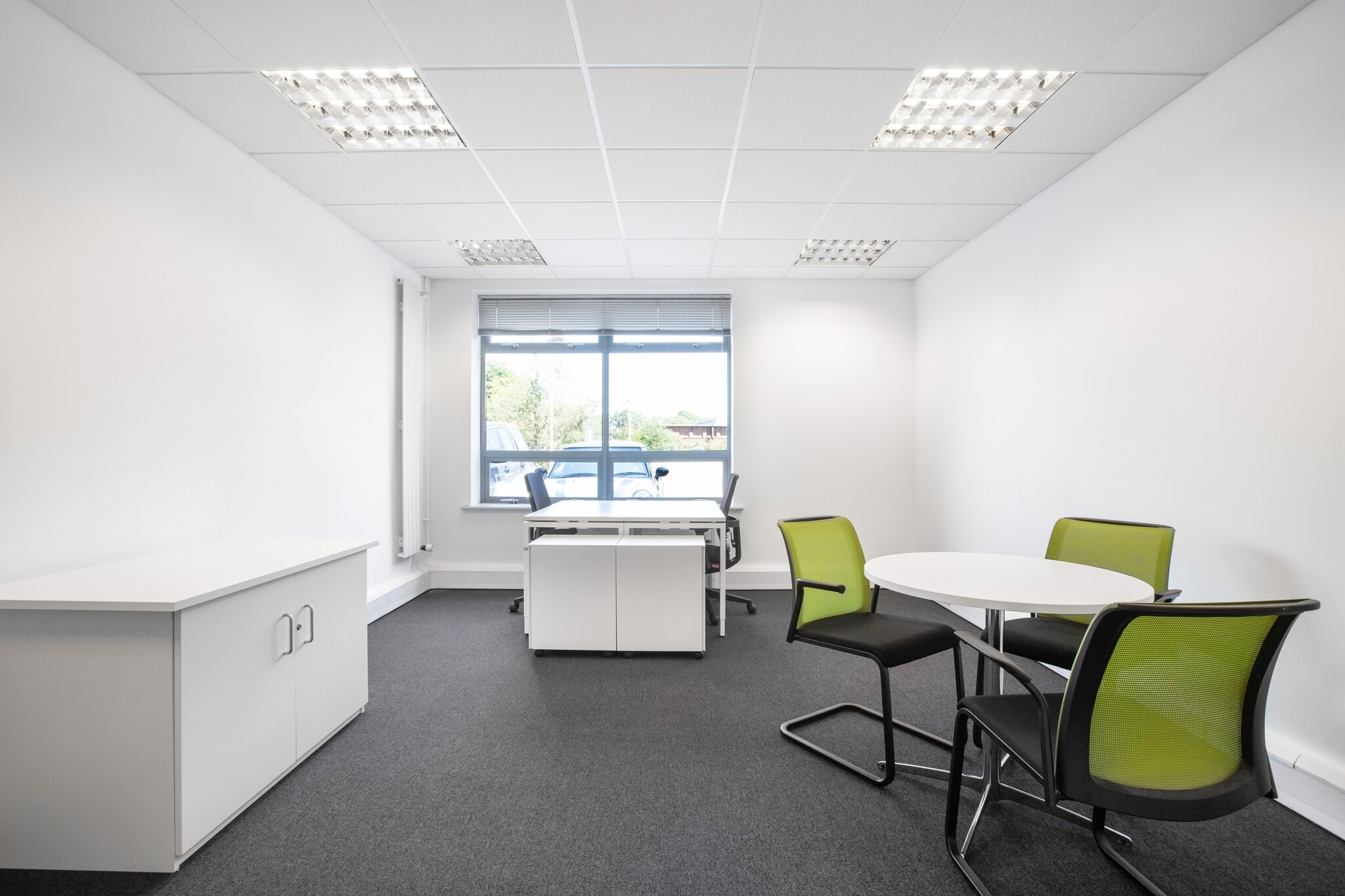 Metcalf Way, Crawley to rent Interior Photo- Image 1 of 9