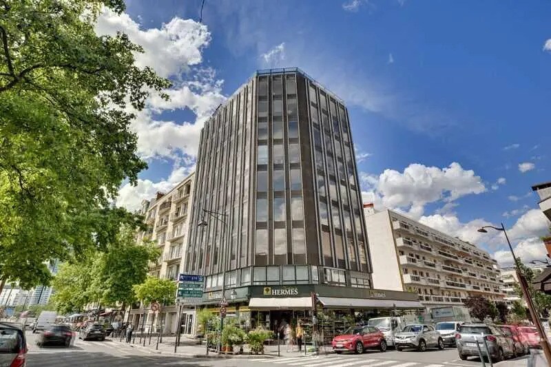Office in Neuilly-sur-Seine to rent - Building Photo - Image 2 of 10