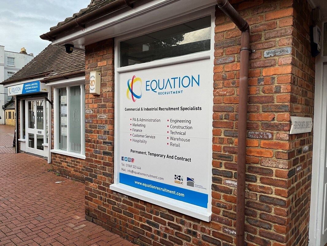 12-15 Deans Ct, Bicester to rent Primary Photo- Image 1 of 3