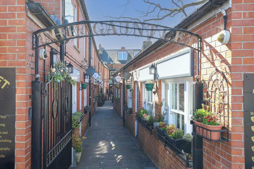 St John's Sq, Glastonbury for sale - Building Photo - Image 2 of 4