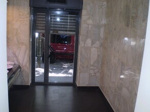 Retail in Madrid, Madrid to rent Interior Photo- Image 2 of 24