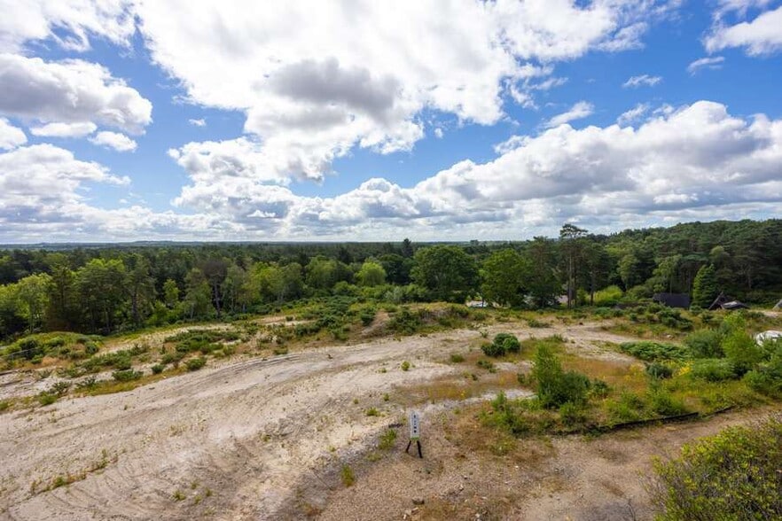 216 Hurn Rd, Ringwood for sale - Building Photo - Image 1 of 4