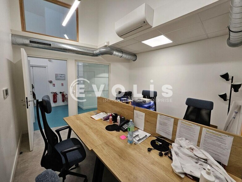 Office in Montrouge to rent - Interior Photo - Image 2 of 10