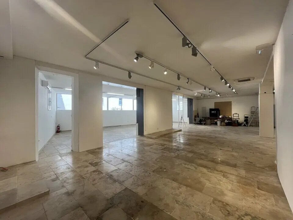 Location Commerce 470 m² - Photo 1