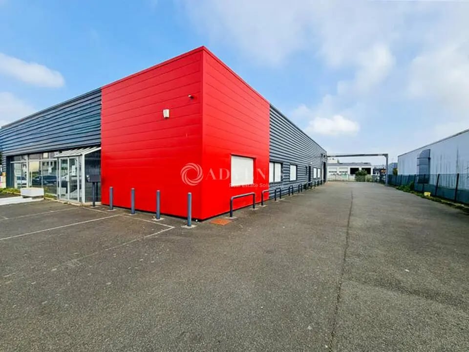 Location Local d'activités 600 m² - Photo 1
