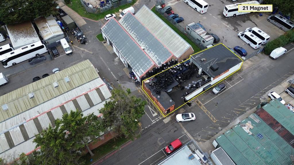 Magnet Rd, Wembley to rent Building Photo- Image 1 of 5