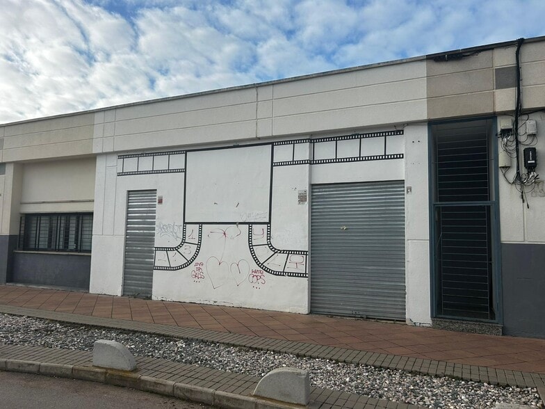 Avenida de Miguel de Cervantes, 2, Murcia, Murcia to rent - Building Photo - Image 2 of 7