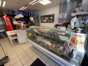 443 Uxbridge Rd, Southall to rent Interior Photo- Image 1 of 6