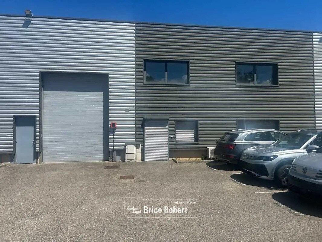 Light Industrial in Vénissieux to rent Building Photo- Image 1 of 7