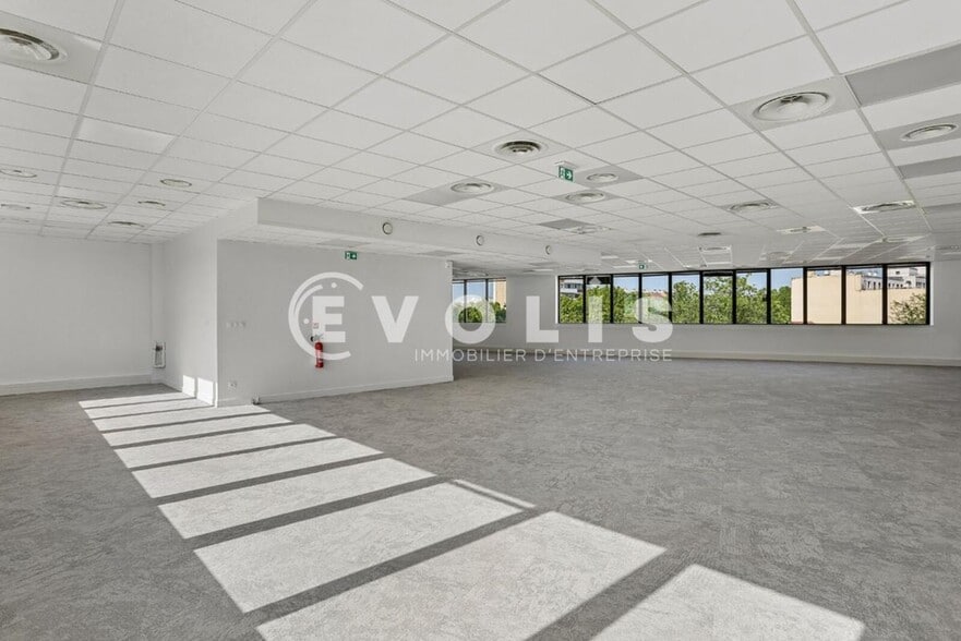 109-111 Avenue Aristide Briand, Montrouge to rent - Interior Photo - Image 1 of 18