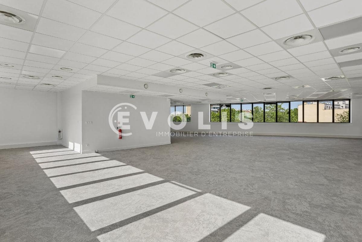 109-111 Avenue Aristide Briand, Montrouge to rent Building Photo- Image 1 of 19