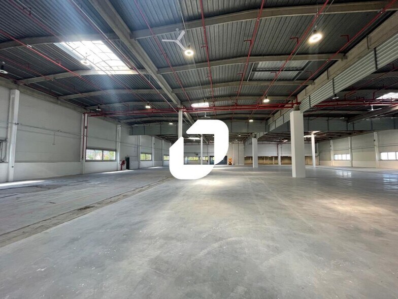 Industrial in Rosny-sous-Bois to rent - Interior Photo - Image 3 of 6