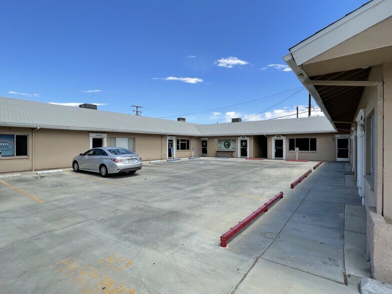 44802-44808 Elm Ave, Lancaster, CA for rent - Building Photo - Image 2 of 6