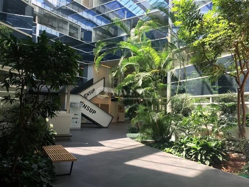 Office in Guyancourt to rent Building Photo- Image 1 of 6