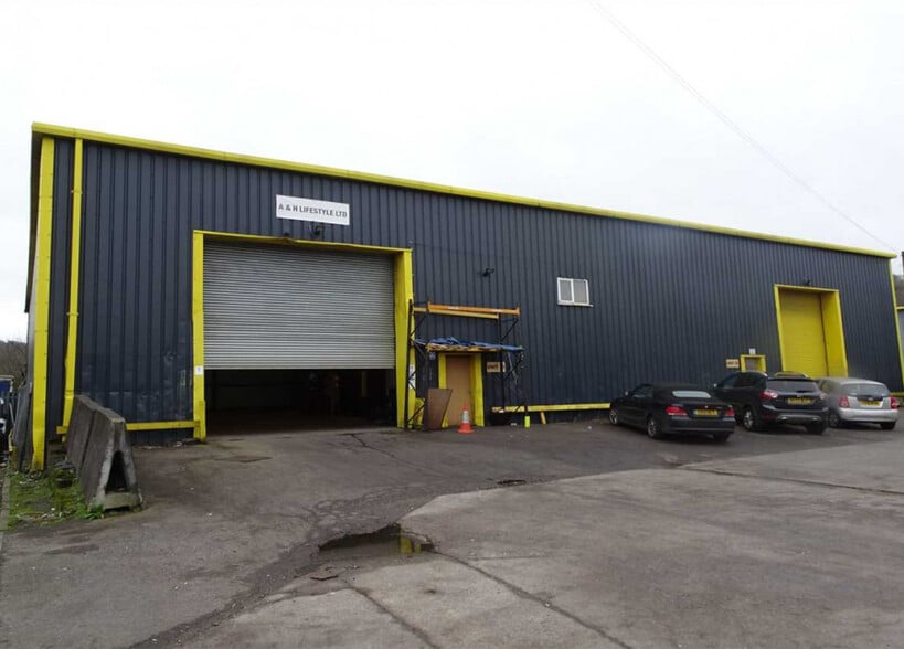 Alder Av, Ystrad Mynach for sale - Primary Photo - Image 1 of 7