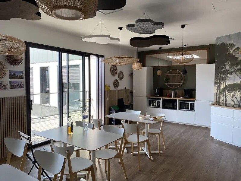 Office in Tassin-la-Demi-Lune to rent Interior Photo- Image 1 of 3