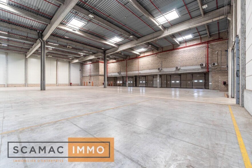 Industrial in Combs-la-Ville to rent - Building Photo - Image 3 of 8