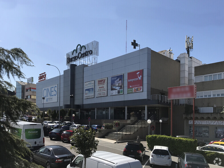 Retail in Las Rozas de Madrid, MAD for rent - Building Photo - Image 3 of 4