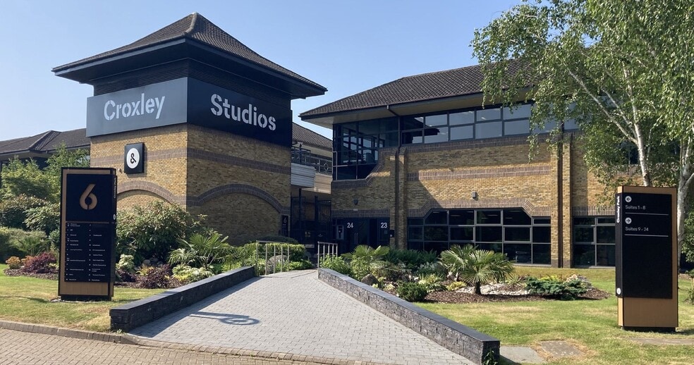 Hatters Ln, Watford to rent - Building Photo - Image 1 of 5