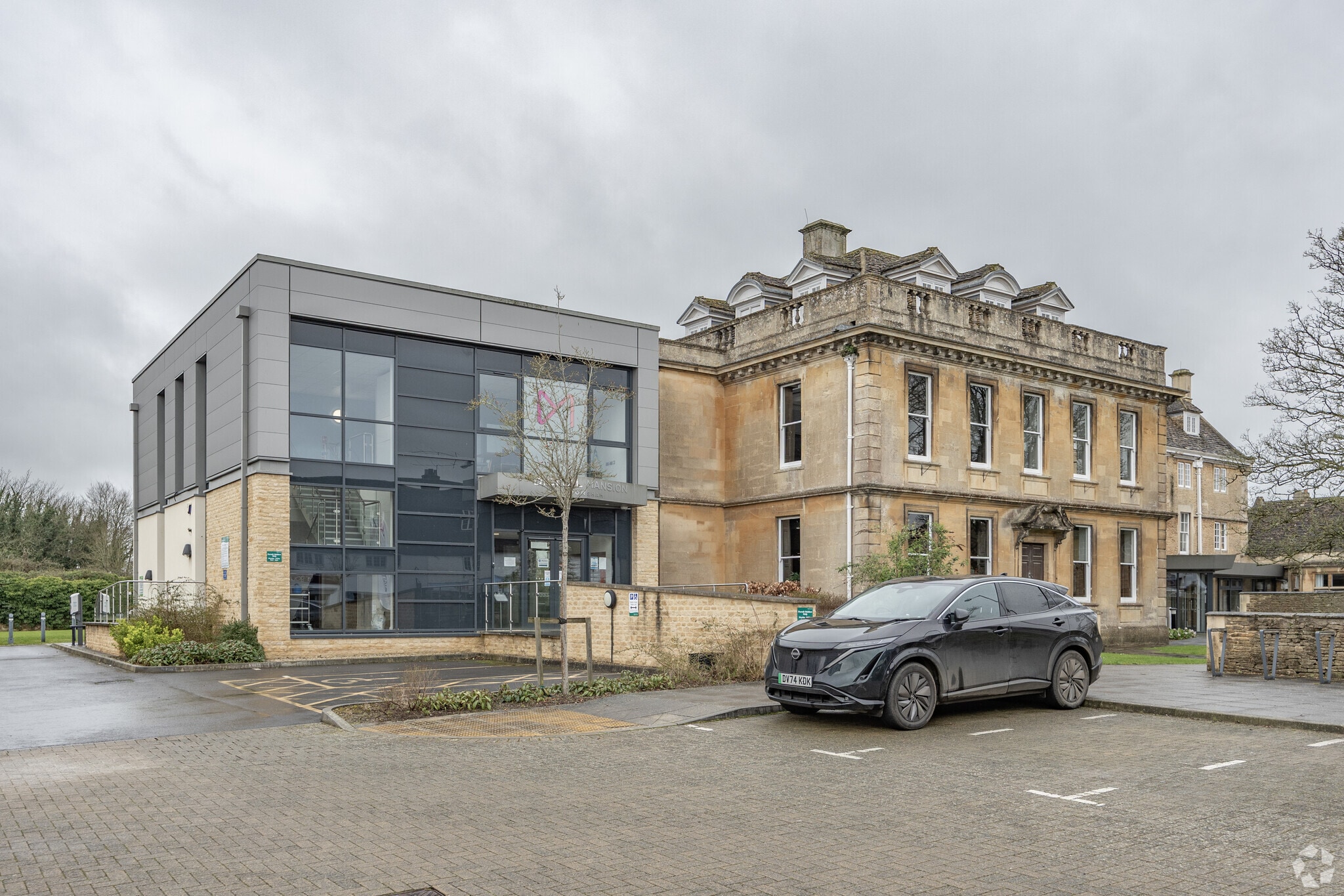 Pickwick Rd, Corsham to rent Primary Photo- Image 1 of 5