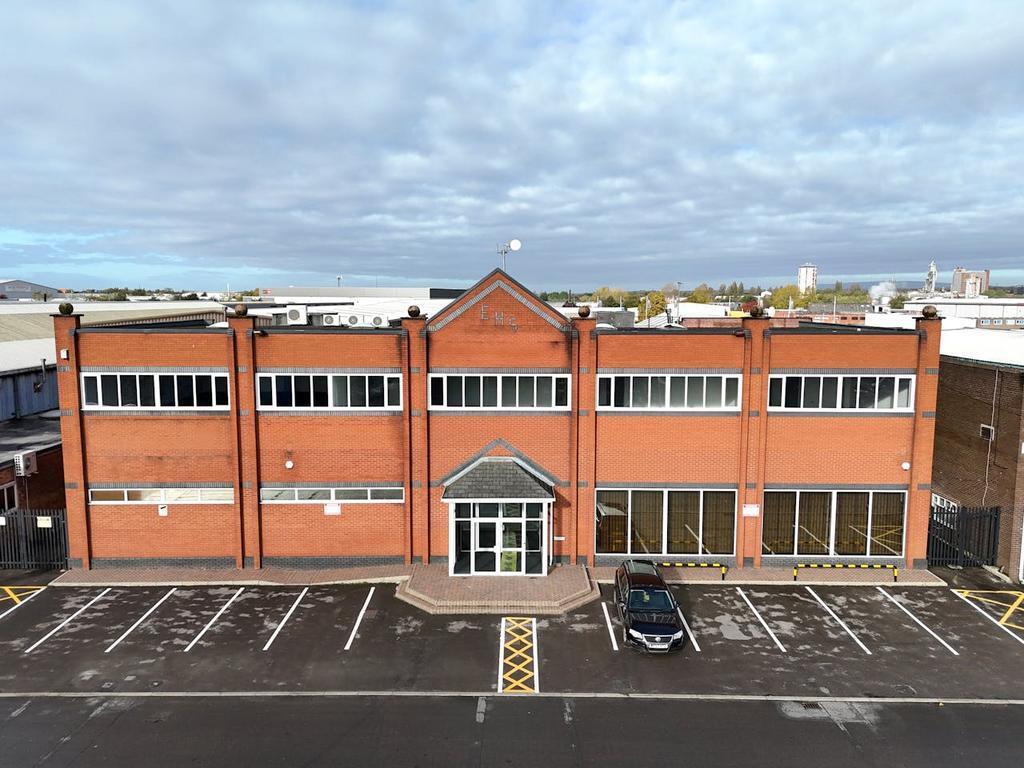 Lyons Rd, Manchester to rent Building Photo- Image 1 of 23