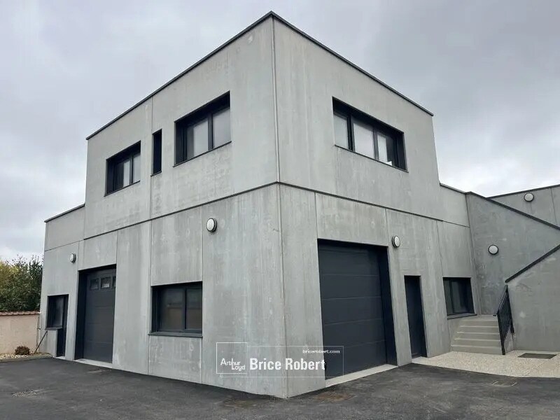 Light Industrial in Villeurbanne to rent Building Photo- Image 1 of 17
