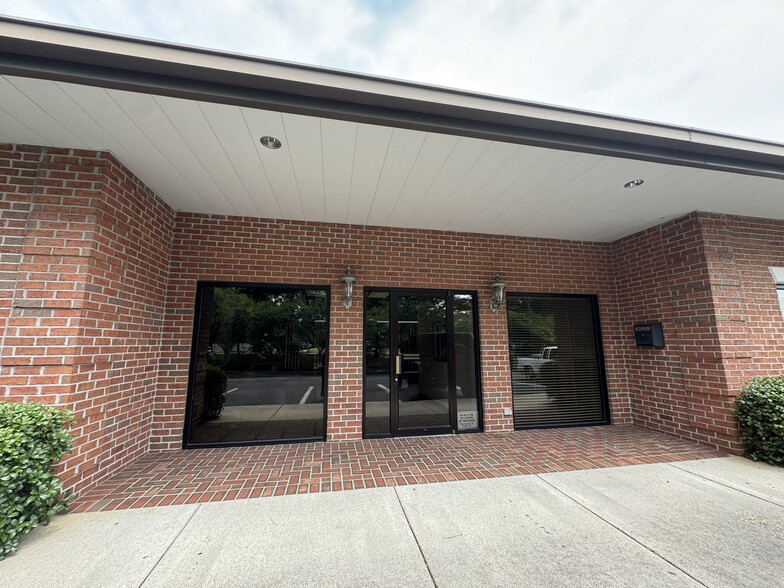 3090 Dauphin Sq Connector, Mobile, AL for rent - Building Photo - Image 2 of 11