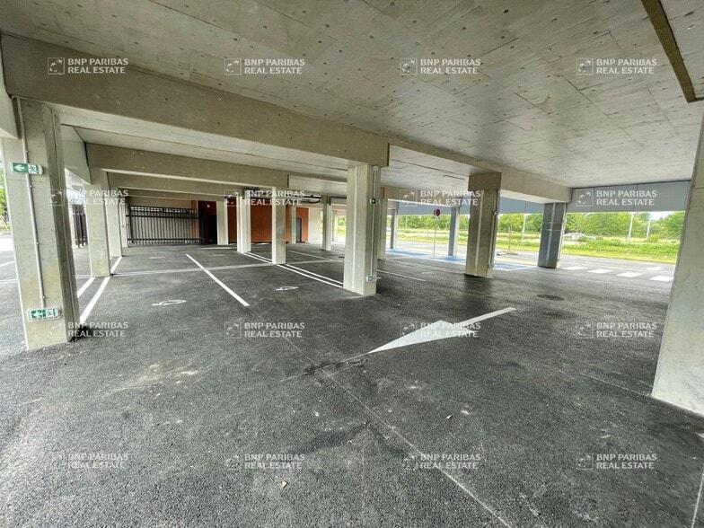 46 Rue Marco Polo, Labège to rent - Building Photo - Image 3 of 32