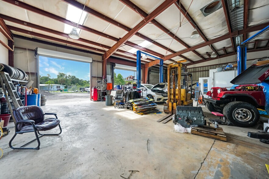 5136 Duncan Rd, Punta Gorda, FL for sale - Interior Photo - Image 3 of 14