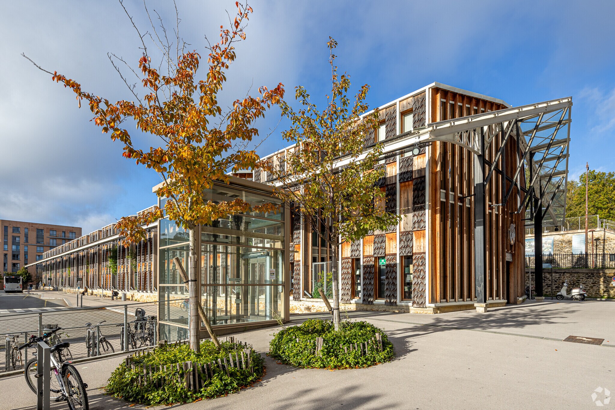 11 Rue Des Étangs Gobert, Versailles to rent Building Photo- Image 1 of 2