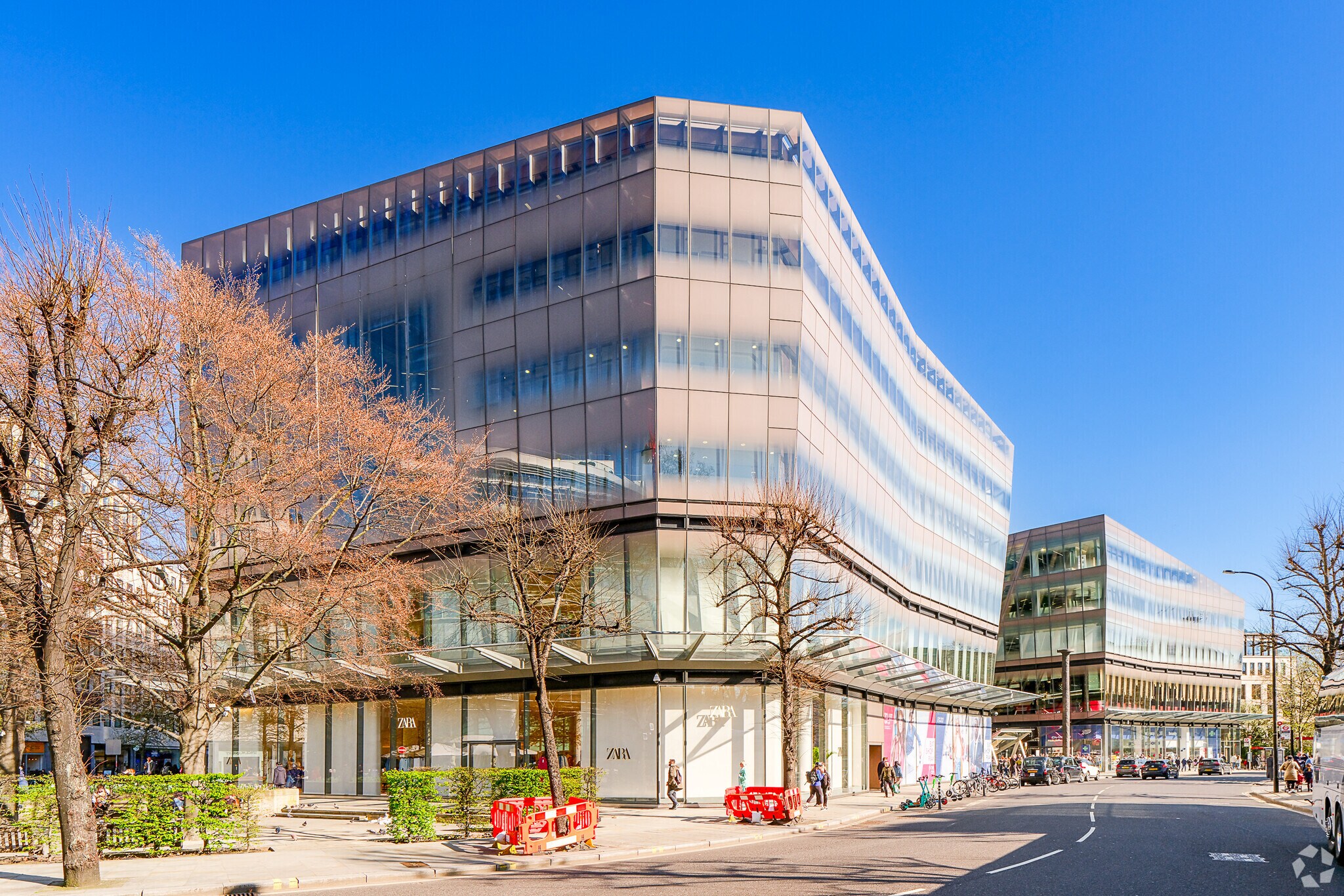 1 New Change, London to rent Primary Photo- Image 1 of 27