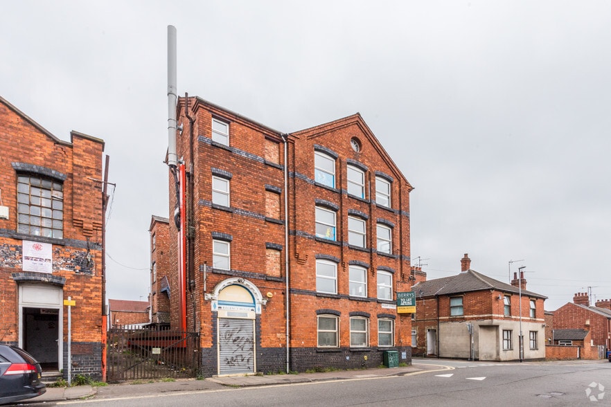 143 Regent St, Kettering to rent - Building Photo - Image 3 of 13